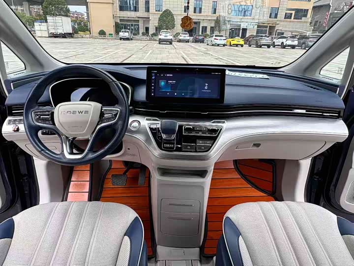 Фото 6 - Roewe iMax 8