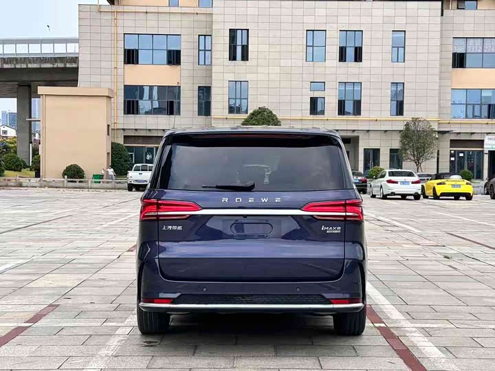 Фото 8 - Roewe iMax 8