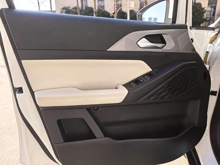 Фото 5 - Geely Geometry E Firefly