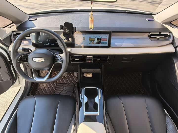 Фото 7 - Geely Geometry E Firefly