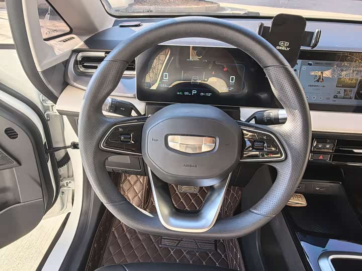 Фото 8 - Geely Geometry E Firefly