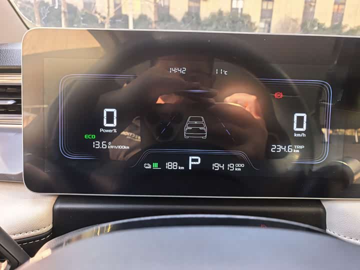 Фото 9 - Geely Geometry E Firefly