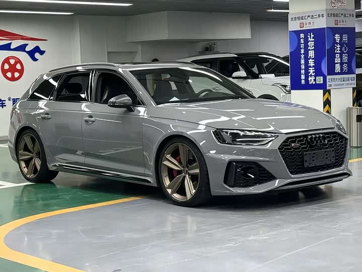 Фото 3 - Audi RS 4