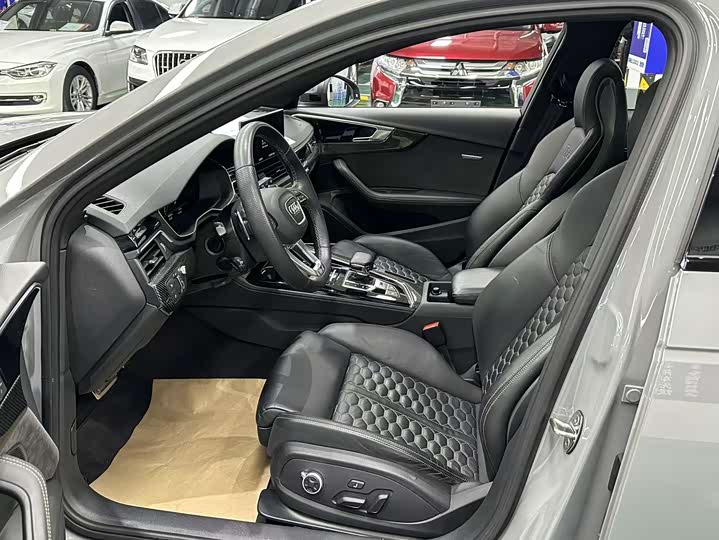 Фото 4 - Audi RS 4