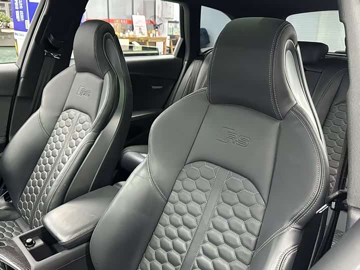 Фото 5 - Audi RS 4