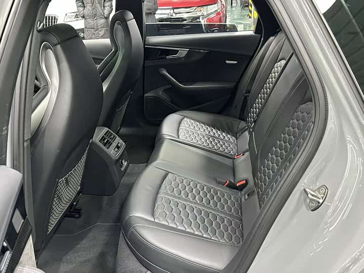 Фото 7 - Audi RS 4