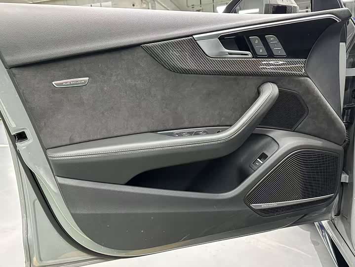 Фото 8 - Audi RS 4