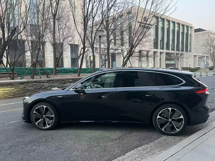 Фото 6 - Nio ET5T