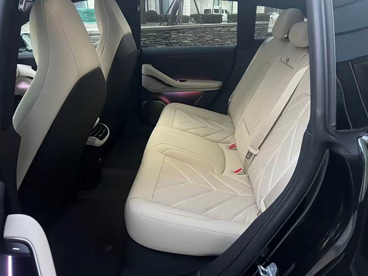 Фото 7 - Nio ET5T