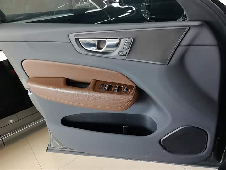 Фото 7 - Volvo XC60