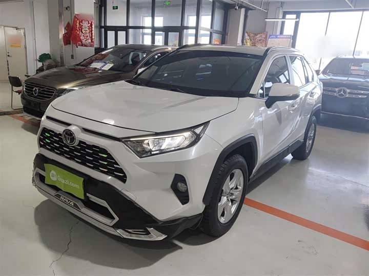 Фото 2 - Toyota RAV4