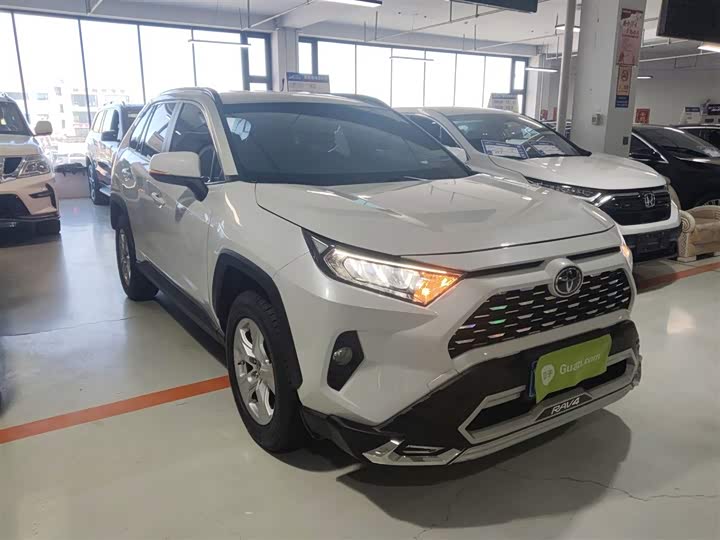 Фото 4 - Toyota RAV4