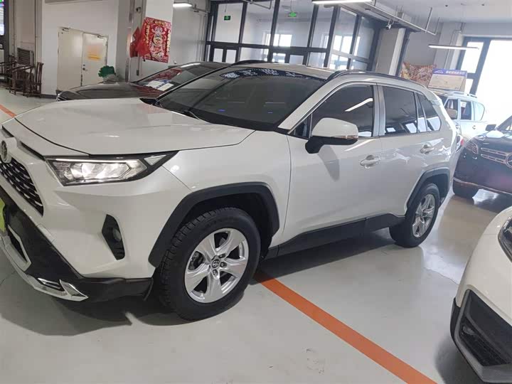 Фото 5 - Toyota RAV4