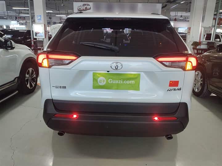 Фото 6 - Toyota RAV4