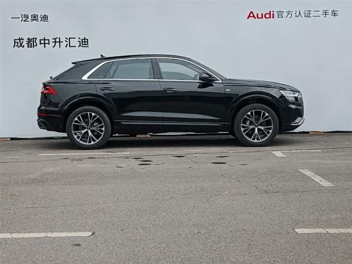 Фото 3 - Audi Q8