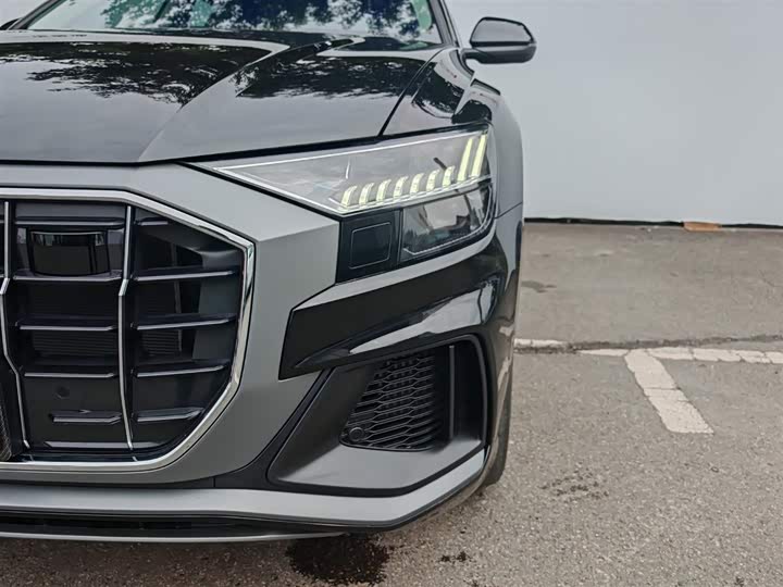 Фото 6 - Audi Q8