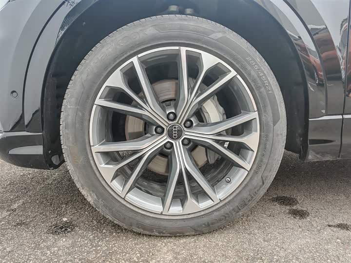 Фото 7 - Audi Q8