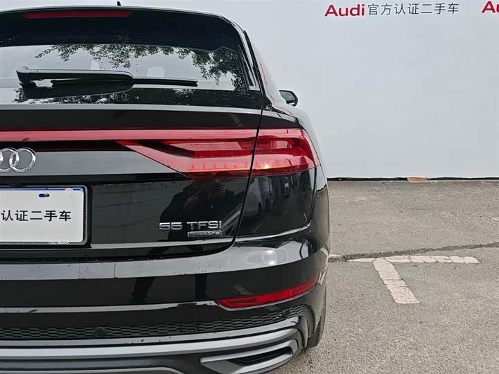 Фото 8 - Audi Q8