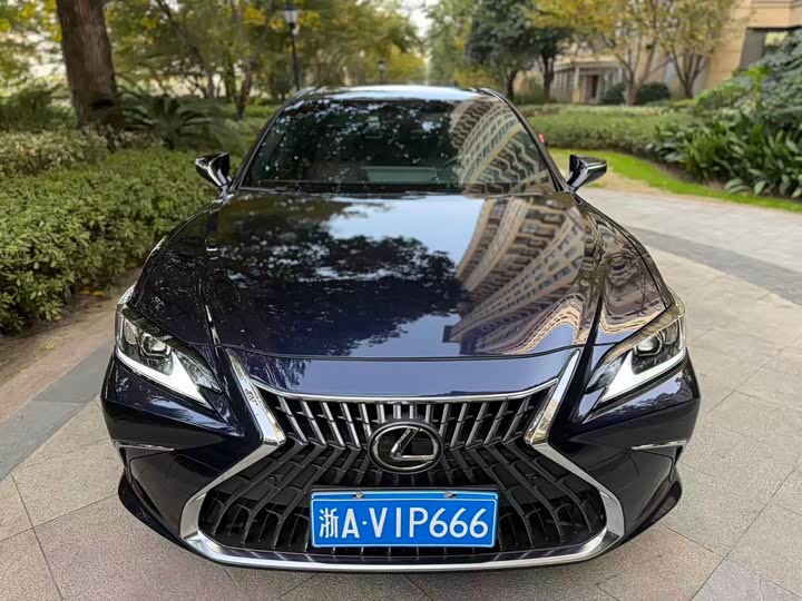 Фото 2 - Lexus ES