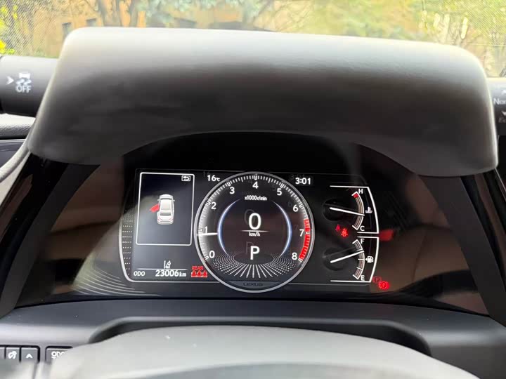 Фото 8 - Lexus ES