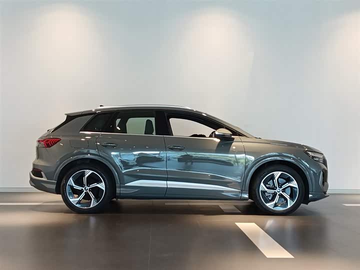 Фото 3 - Audi Q4 e-tron