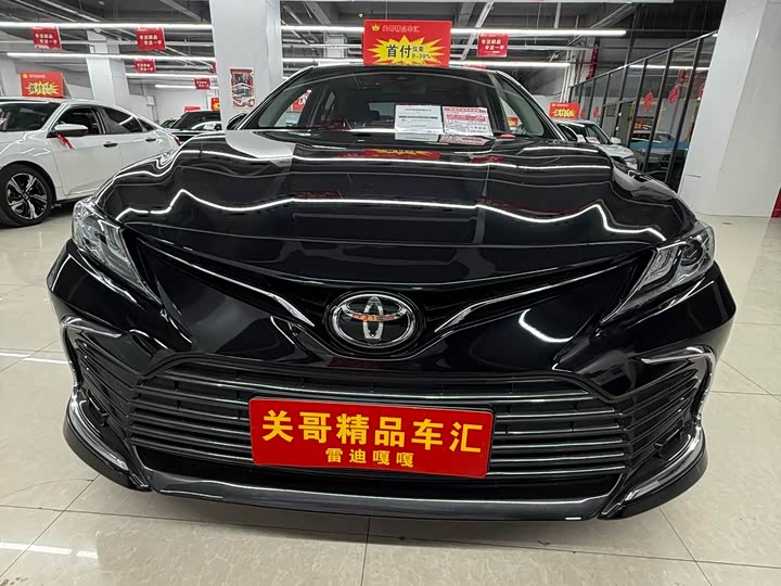 Фото 2 - Toyota Camry