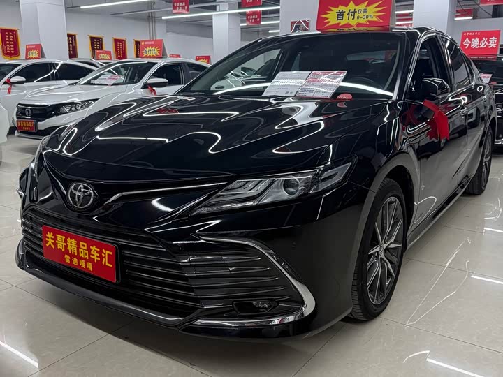 Фото 3 - Toyota Camry