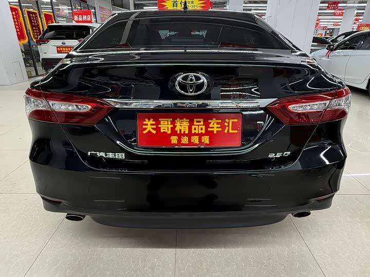 Фото 5 - Toyota Camry