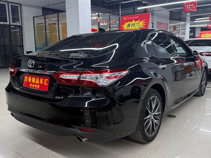 Фото 6 - Toyota Camry