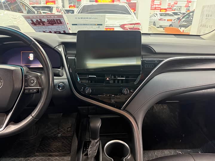 Фото 7 - Toyota Camry