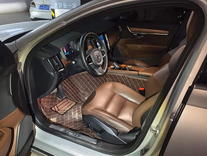 Фото 9 - Volvo S90