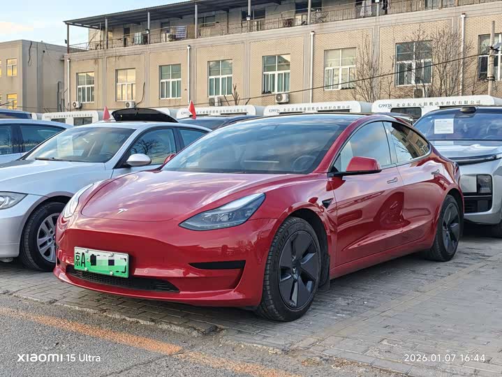Фото 1 - Tesla Model 3