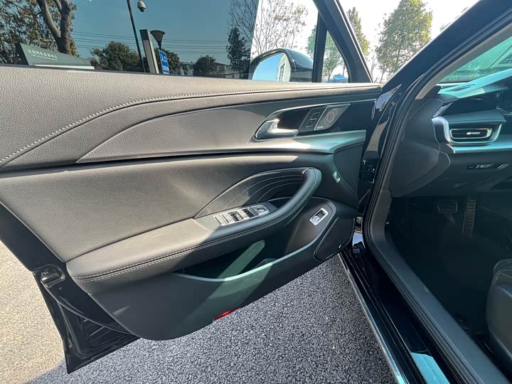 Фото 9 - Hongqi H5