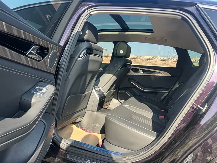 Фото 9 - Hongqi H9