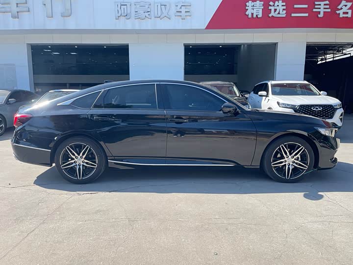 Фото 4 - Honda Accord