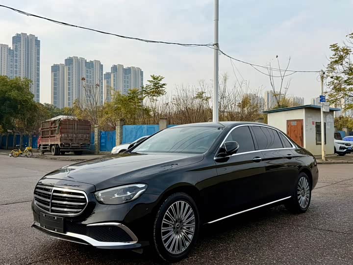 صورة 1 - Mercedes-Benz E-Class