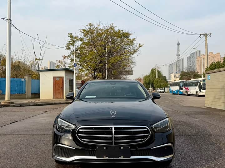 صورة 2 - Mercedes-Benz E-Class