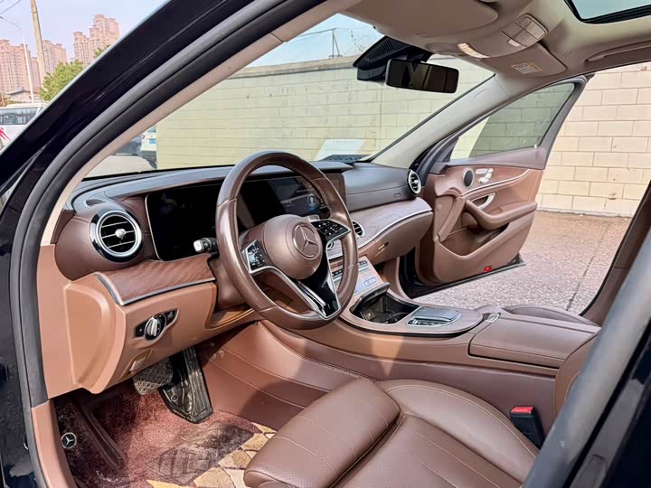 صورة 4 - Mercedes-Benz E-Class
