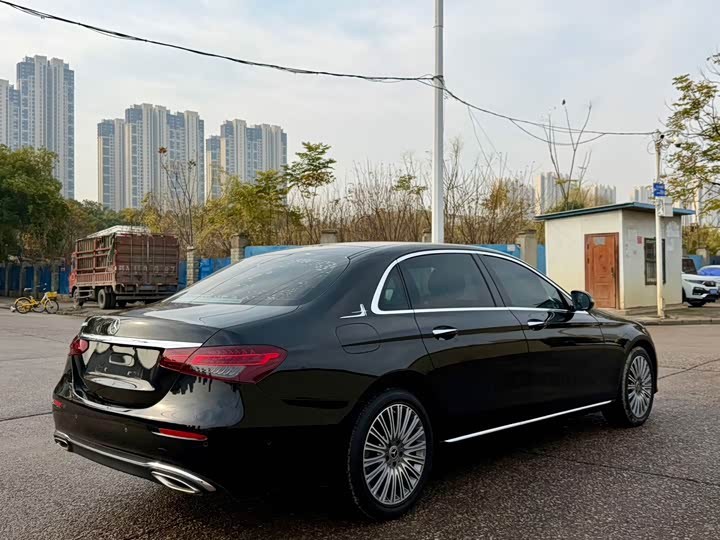 صورة 7 - Mercedes-Benz E-Class