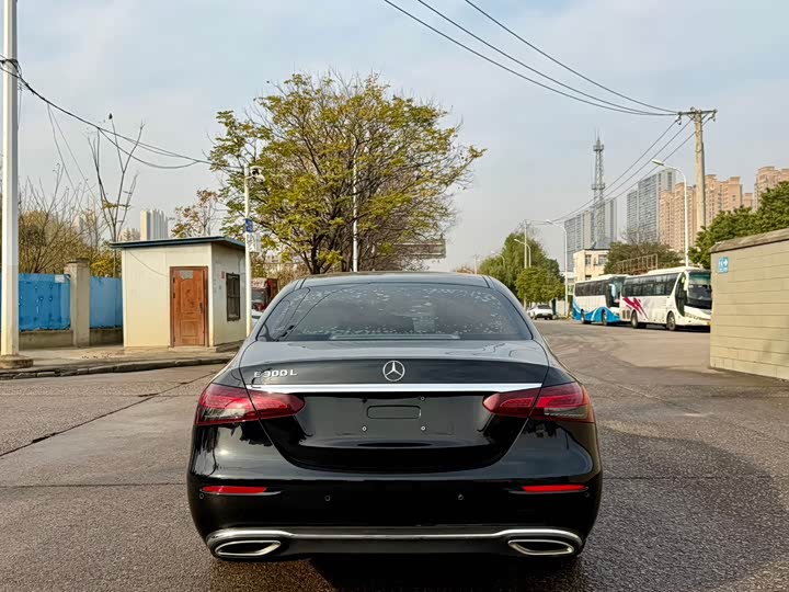 صورة 8 - Mercedes-Benz E-Class