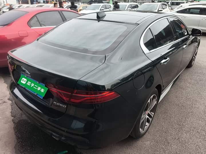 Фото 7 - Jaguar XE L