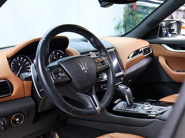 Фото 7 - Maserati Levante