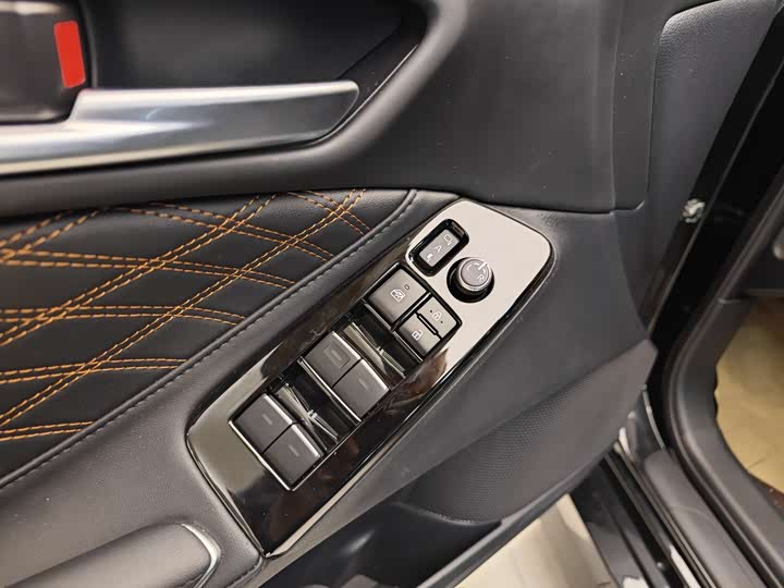 Фото 9 - Toyota Avalon