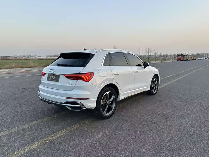 Фото 4 - Audi Q3