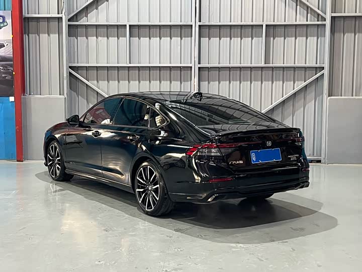 Фото 9 - Honda Accord