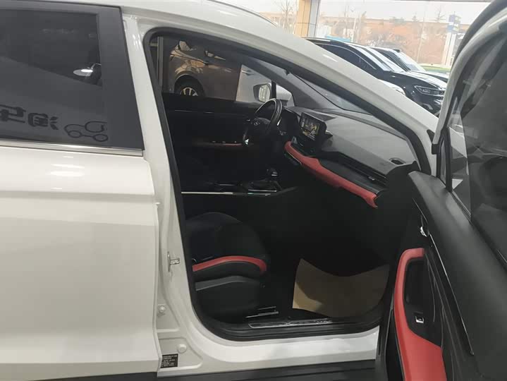 Фото 8 - Geely Emgrand GS