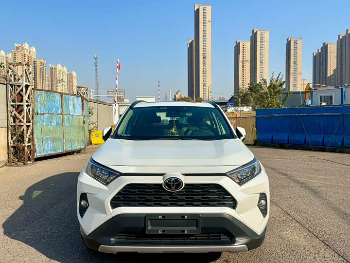 Фото 2 - Toyota RAV4