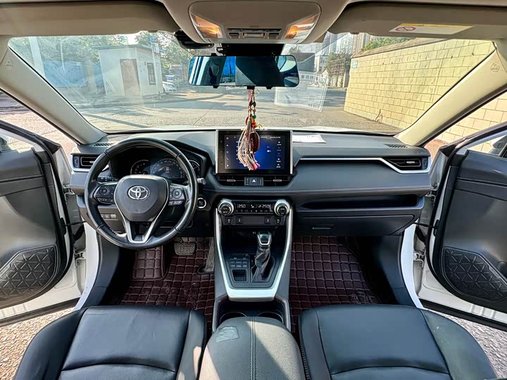 Фото 5 - Toyota RAV4