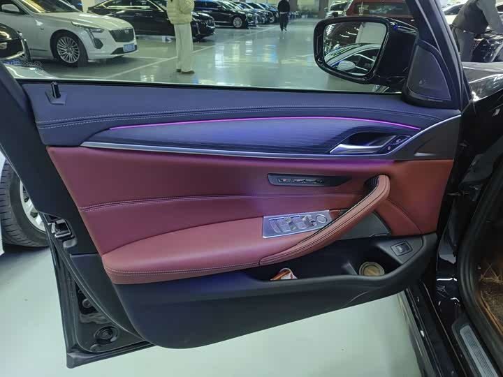 Фото 5 - BMW 5 Series