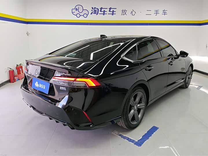 Фото 3 - Honda Inspire